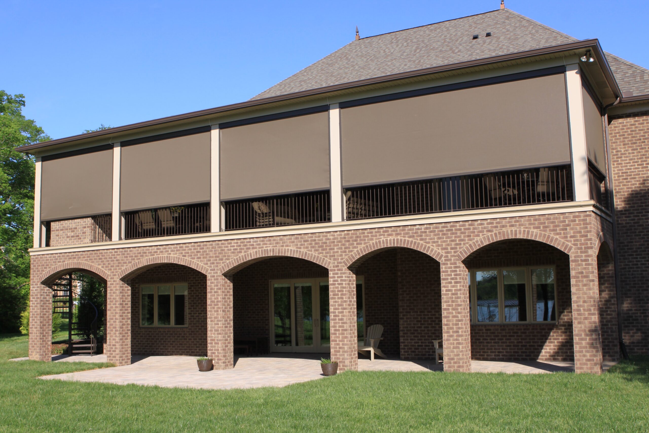 Six Rainier powered screens with bronze frames and brown fabric