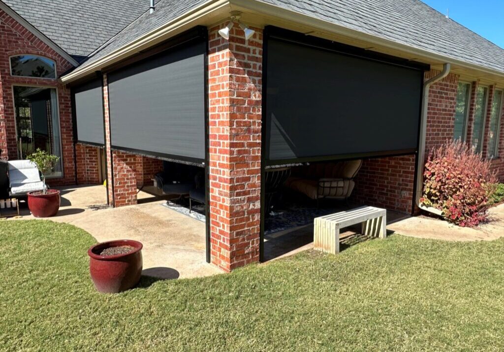 Picture of Rainier Powered Screen with Black frame and Grey fabric outside view